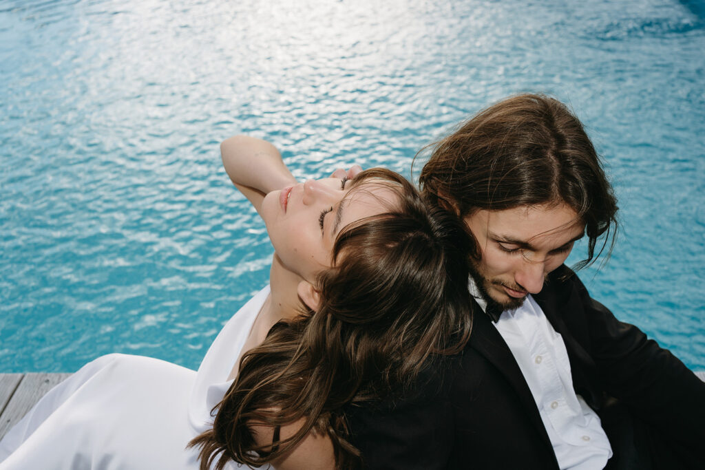 párové focení u bazénu