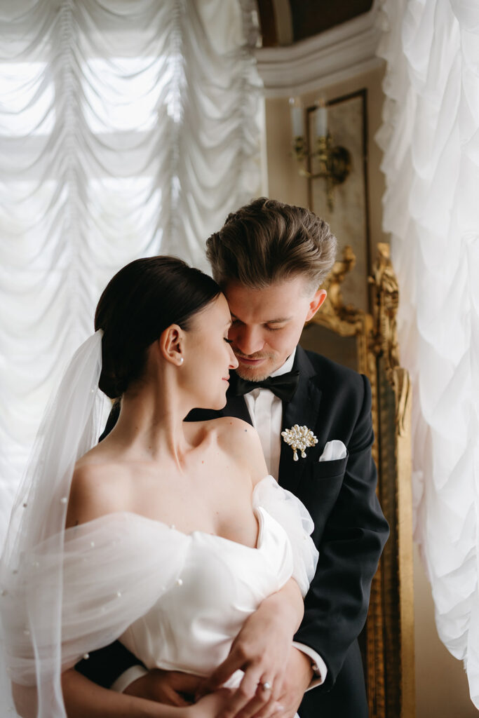 Elegantní svatební šaty