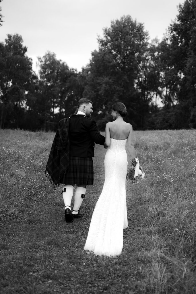 novomanželské focení na louce