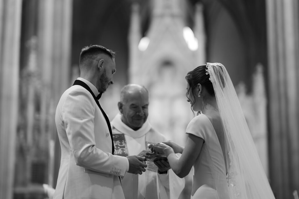 svatba v kostele Svatého Bartoloměje