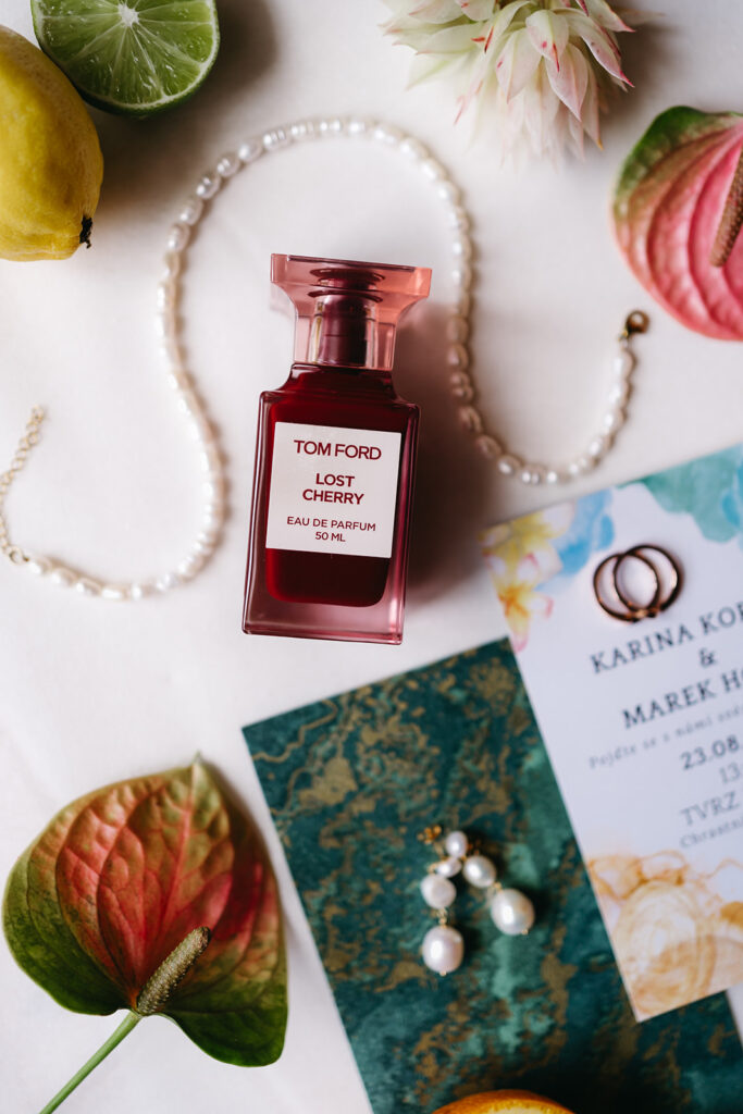 barevné svatební detaily vůně tom ford