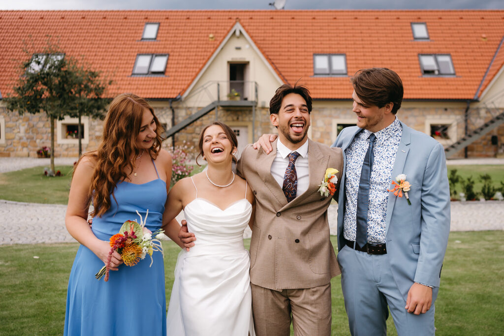 novomanželé se svědky Tvrz Krassa