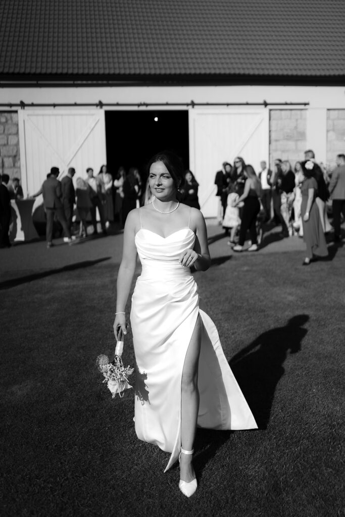 házení svatební kytice černobílé