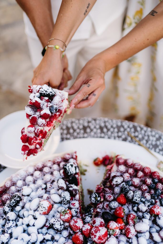 Moderní svatební Italský dort s ovocem