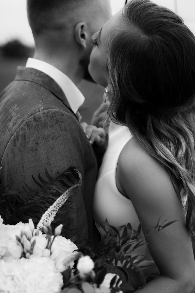 detail nevěsty a ženicha