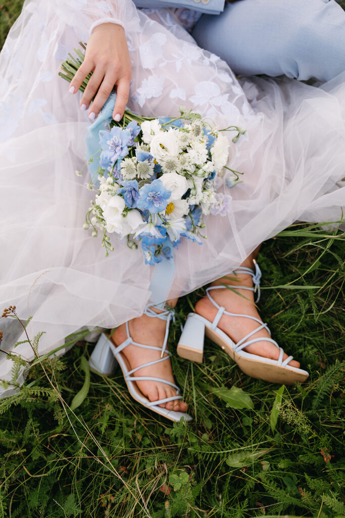 modrá svatební kytice